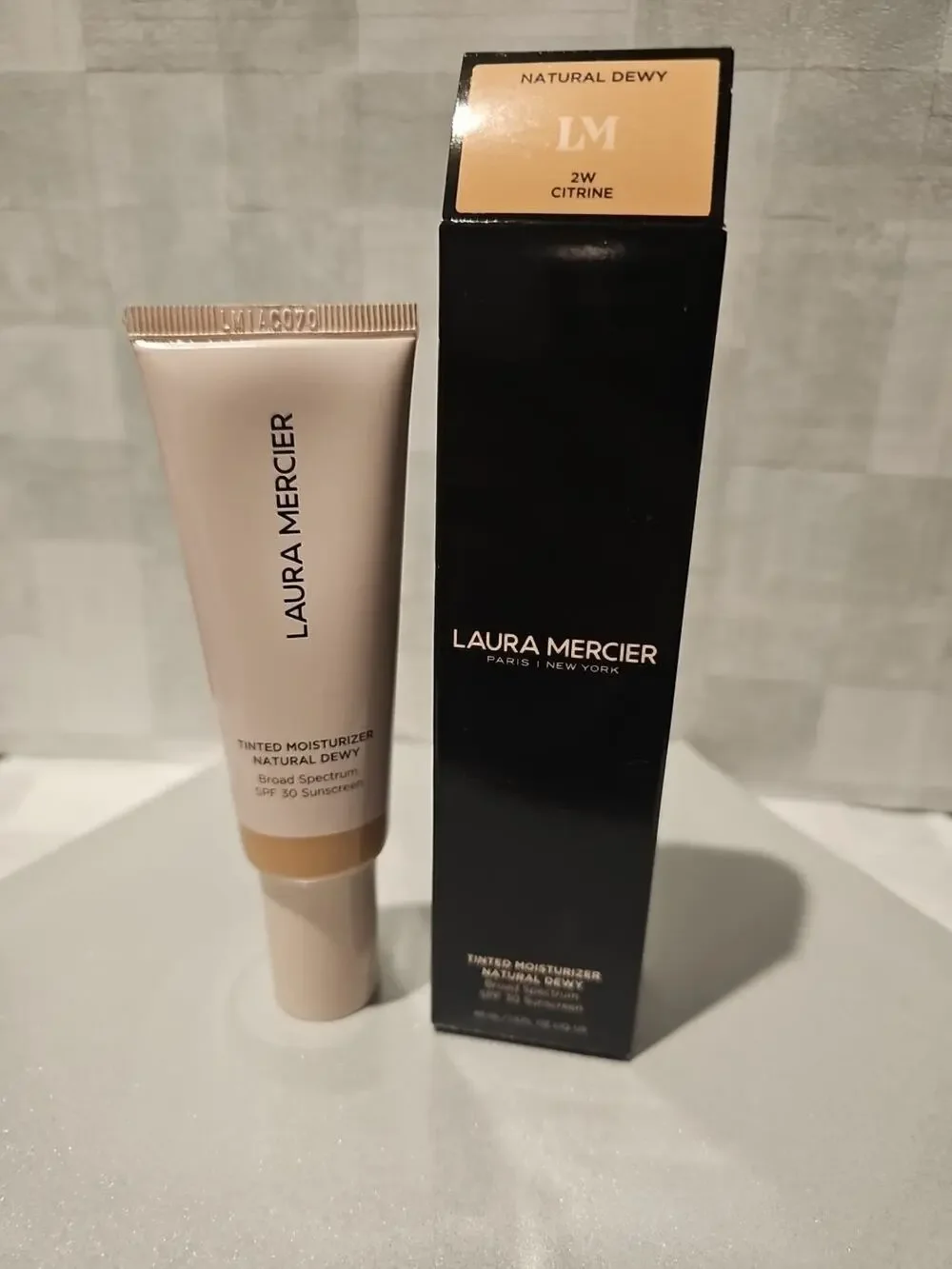 Laura Mercier Tinted Moisturizer Natural Dewy - 2W CITRINE -SPF 30 45ml